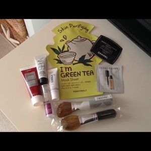 2 Bare Minerals Brushes w/ Deluxe Samples